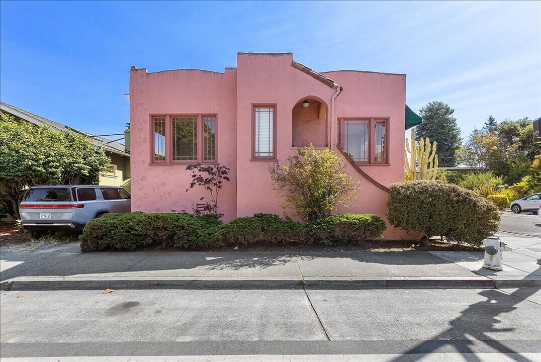 5020 Shafter Ave in Oakland, CA - Building Photo