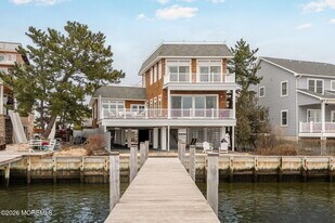 484 Ocean Ave in Sea Bright, NJ - Building Photo