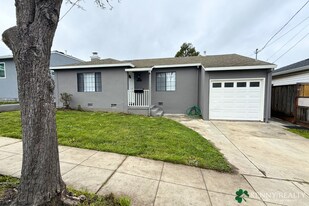 477 Maple Ave in San Bruno, CA - Building Photo