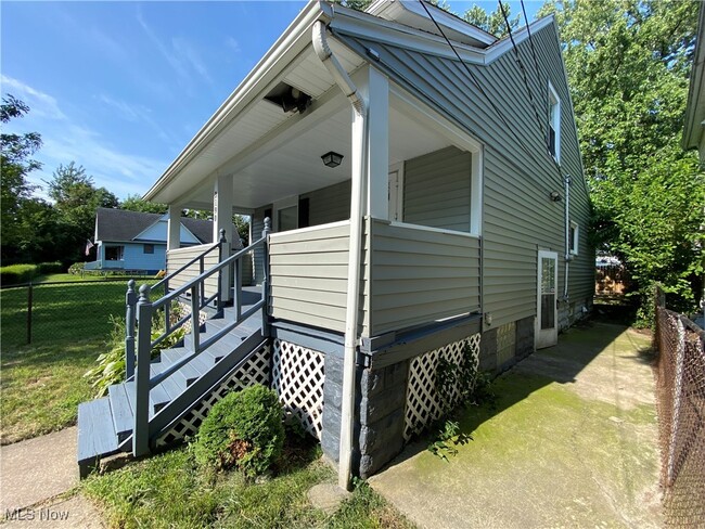 3190 W 70th St in Cleveland, OH - Foto de edificio - Building Photo