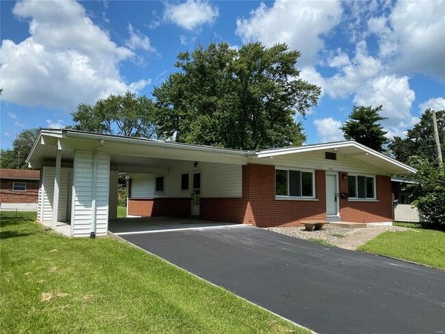 705 Jamaica Pl in Florissant, MO - Building Photo - Building Photo