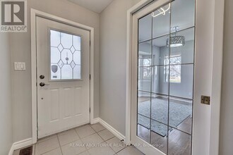 1493 Briarwood Crescent in Oakville, ON - Building Photo - Building Photo