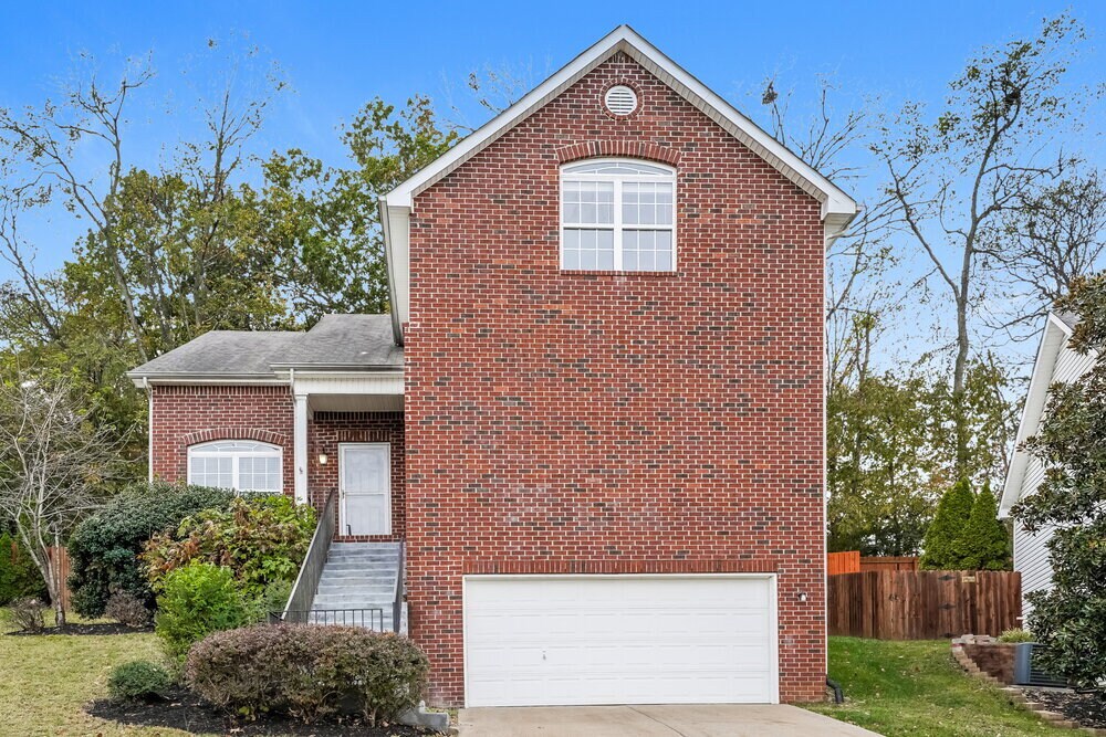 111 Coldwater Dr in Hendersonville, TN - Building Photo