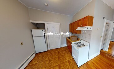 26 Hingham St, Unit 1 in Cambridge, MA - Building Photo - Building Photo