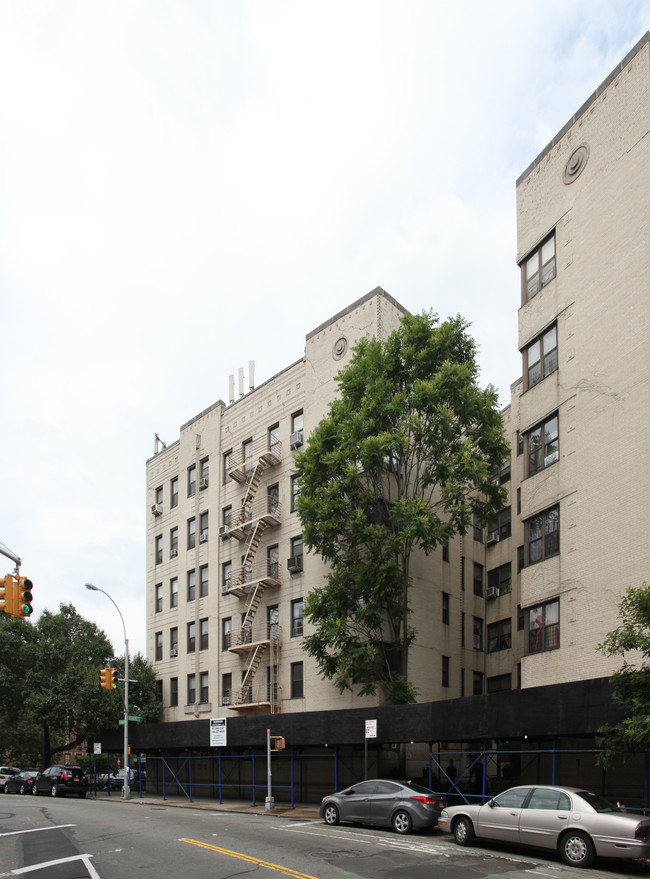 60 Seaman Ave in New York, NY - Building Photo - Building Photo