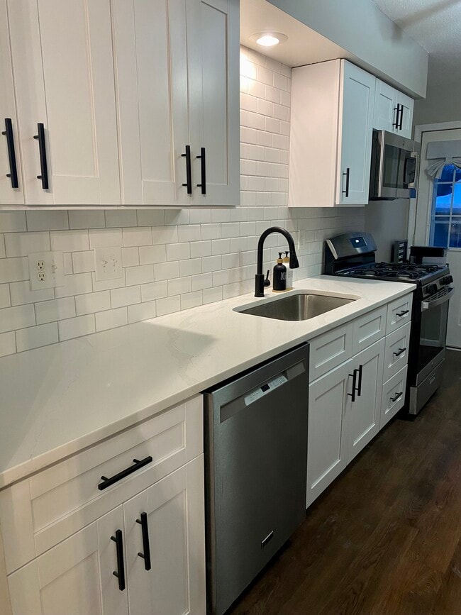 9811 Rich Rd in Bloomington, MN - Foto de edificio - Building Photo