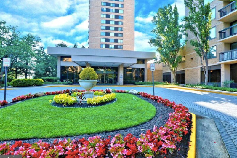3709 S George Mason Dr in Falls Church, VA - Building Photo