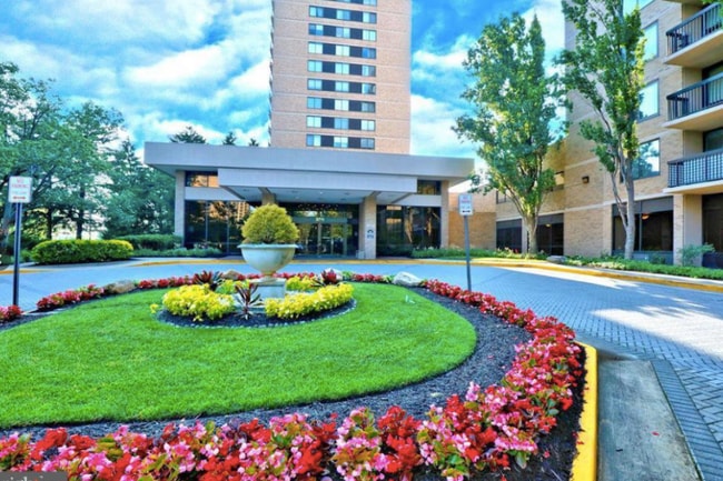 property at 3709 S George Mason Dr