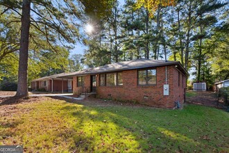 834 Bank St SE in Smyrna, GA - Building Photo - Building Photo