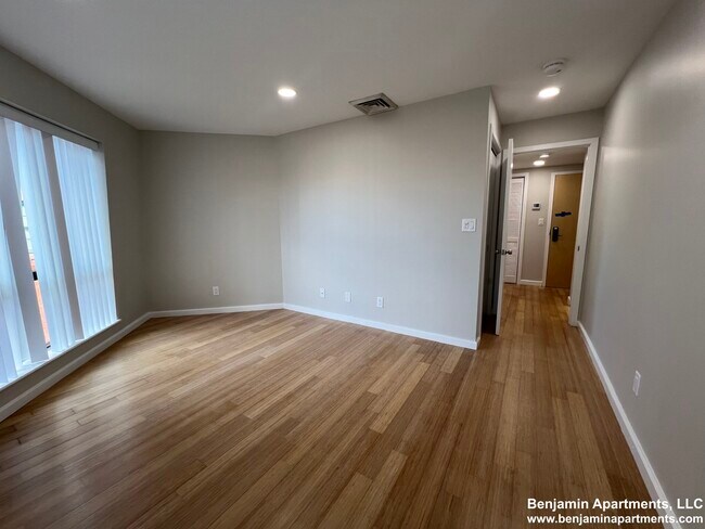 1601 Washington St, Unit 504 in Boston, MA - Building Photo - Building Photo