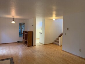 10129 NE 115th Ln in Kirkland, WA - Building Photo - Building Photo