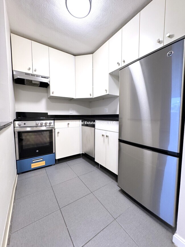 18 Glencoe St, Unit 23 in Boston, MA - Building Photo - Building Photo