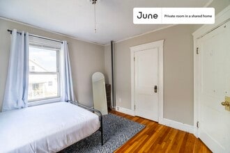 Room in Shared 4 bed/1 bath home in Somerville, MA - Building Photo - Building Photo