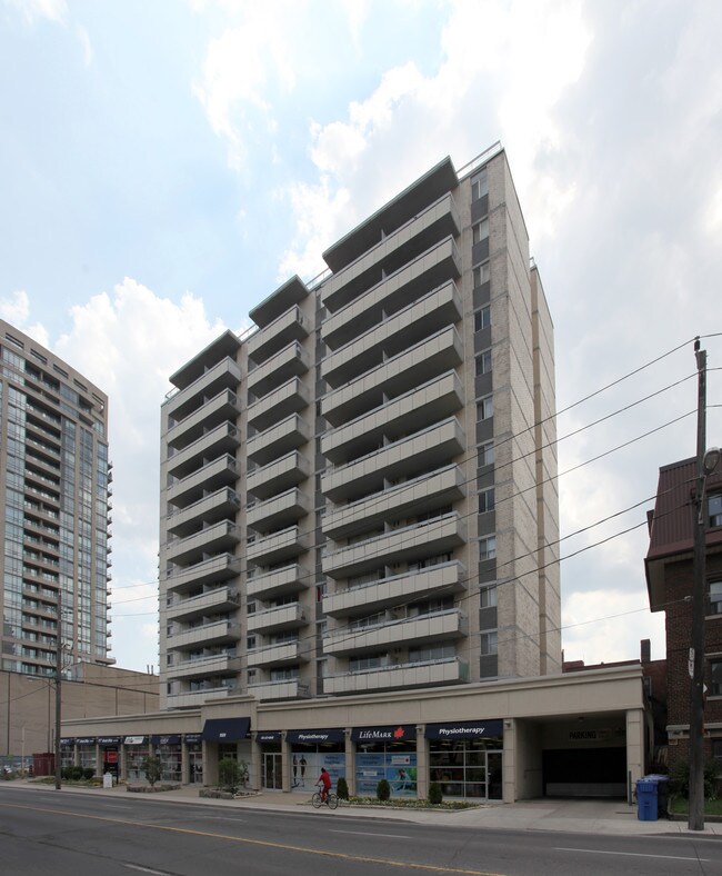 1500 Bathurst in Toronto, ON - Building Photo - Building Photo