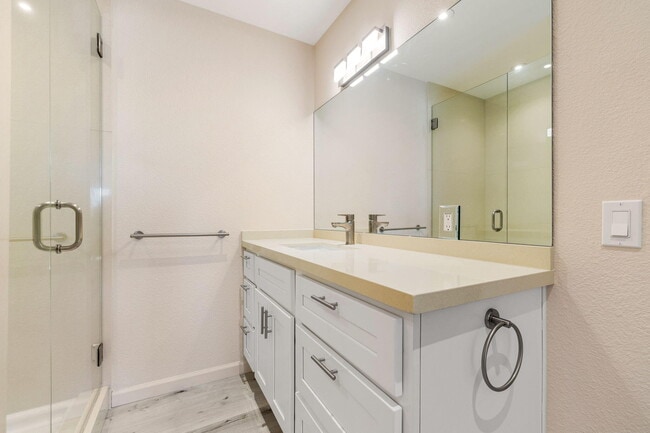 200 E Racquet Club Rd in Palm Springs, CA - Building Photo - Building Photo