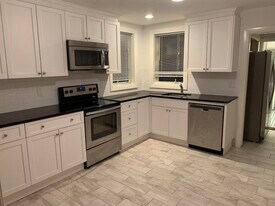 39 Saint Paul St, Unit 2 in Brookline, MA - Building Photo