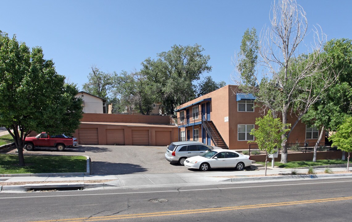 1320 Dr Martin Luther King Jr Ave NE in Albuquerque, NM - Building Photo