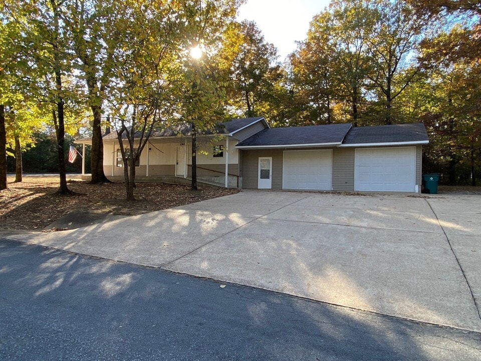 1207 Red Bud Ave in Bull Shoals, AR - Building Photo