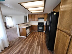 375 Turquoise Dr in Hercules, CA - Building Photo - Building Photo