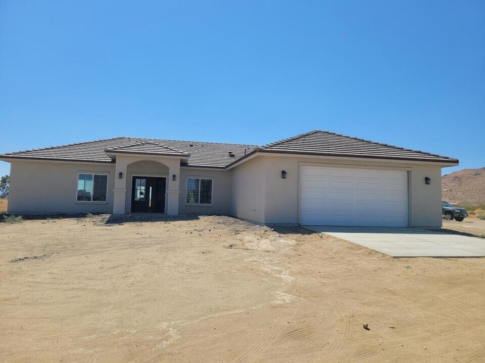 3459 50th St W in Rosamond, CA - Building Photo