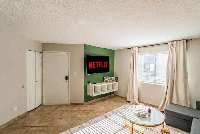 8550 E McDowell Rd in Scottsdale, AZ - Foto de edificio - Building Photo