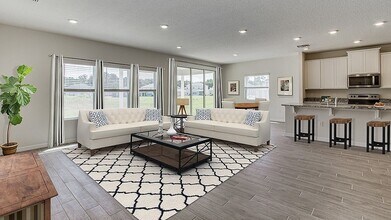 5215 Tannin Ln in Bradenton, FL - Foto de edificio - Building Photo