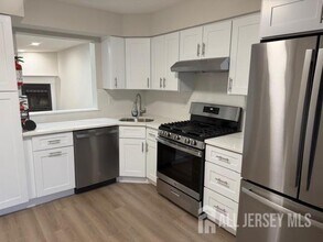 6 Wood Acres Dr in North Brunswick, NJ - Building Photo - Building Photo