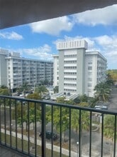 16751 NE 9th Ave in Miami, FL - Building Photo - Building Photo