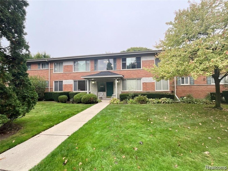928 N Adams Rd, Unit 2 in Birmingham, MI - Building Photo