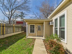 512 Kraupahen St in Fredericksburg, TX - Building Photo - Building Photo