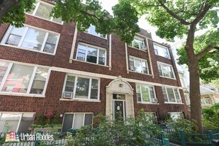 3161 N Pine Grove Ave, Unit M00B Apartments