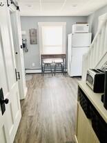 104 Main Street, Unit Apt #4 Apartments