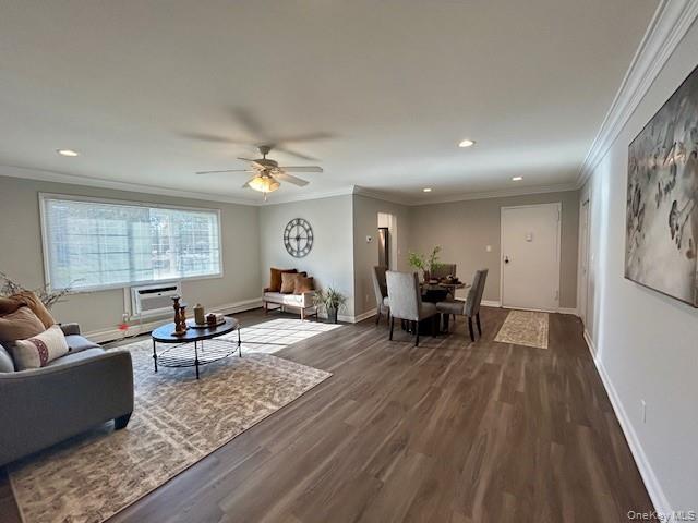 11 S Saxon Ave in Bay Shore, NY - Building Photo - Building Photo