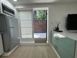 11930 Sunshine Ter, Unit Studio apartment in Studio City, CA - Building Photo - Building Photo