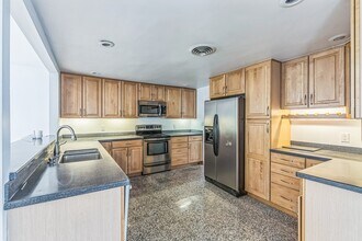 12 Sevland Rd in Newton, MA - Building Photo - Building Photo