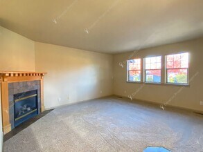 2597 NW High Lakes Loop in Bend, OR - Building Photo - Building Photo