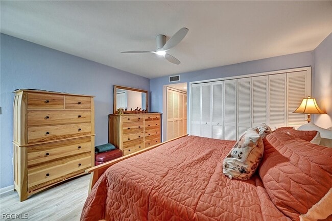property at 4821 S Landings Dr