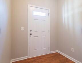 511 Elm Ave in Wake Forest, NC - Foto de edificio - Building Photo