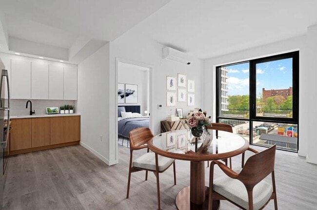 33-52-52 Crescent St