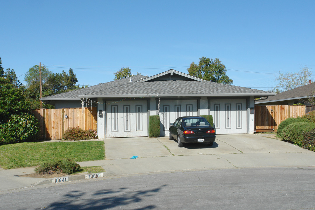 10653 Gardena Ct in Cupertino, CA - Foto de edificio