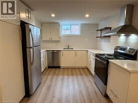 180 W 18th St in Hamilton, ON - Building Photo