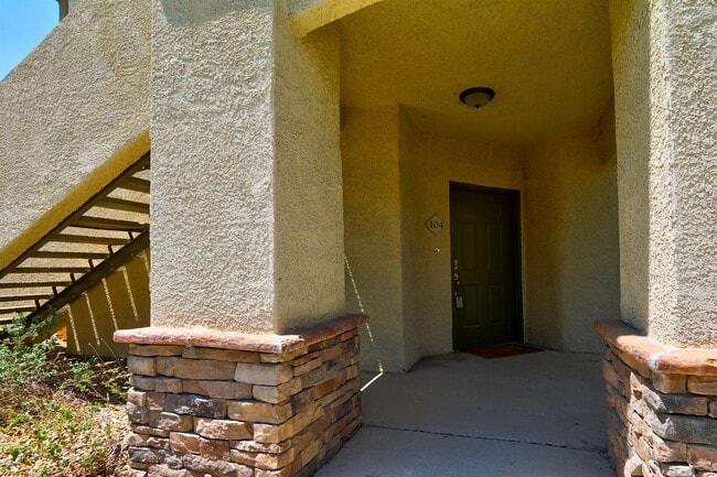 10225 King Henry Ave in Las Vegas, NV - Foto de edificio - Building Photo