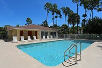 Cortez Village Townhomes in Fort Pierce, FL - Building Photo - Building Photo