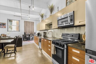 738 S Los Angeles St in Los Angeles, CA - Building Photo - Building Photo