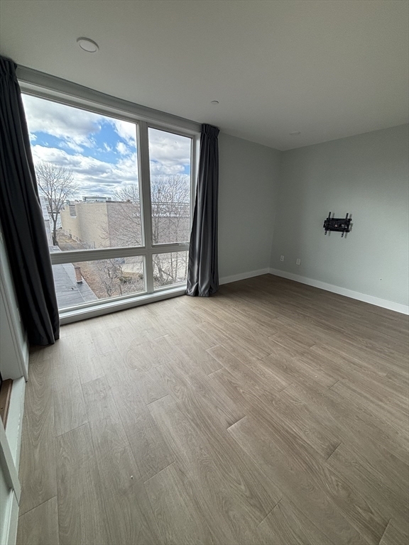 265 Border St, Unit #405 in Boston, MA - Foto de edificio - Building Photo