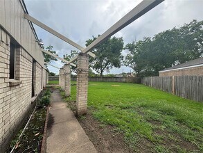 8706 Belle Glen Dr in Houston, TX - Foto de edificio - Building Photo