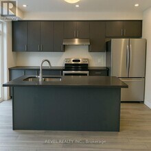 1160 Greentree Path in Oshawa, ON - Building Photo - Building Photo