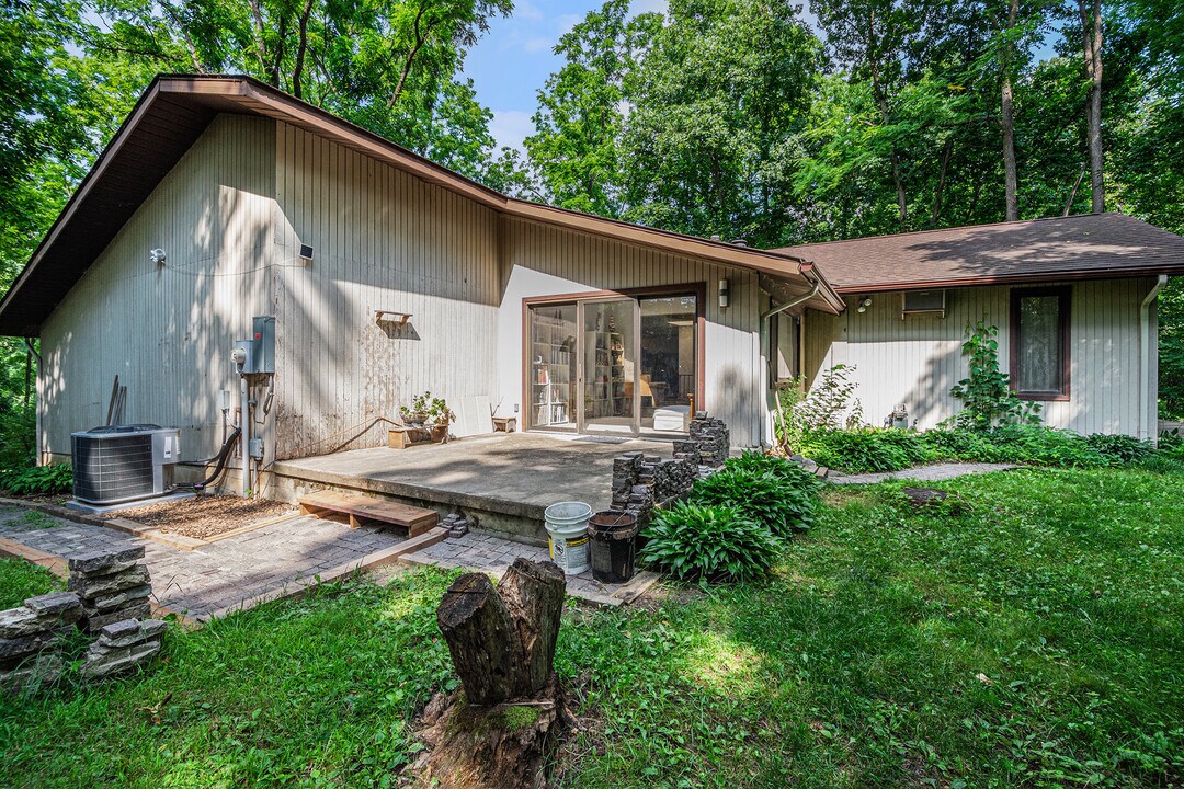 423 Tamarack Dr in Saline, MI - Building Photo