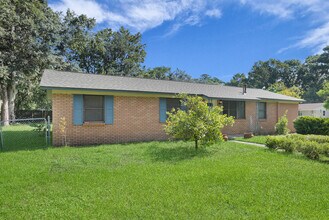 2222 Bacon Park Dr in Savannah, GA - Building Photo - Building Photo
