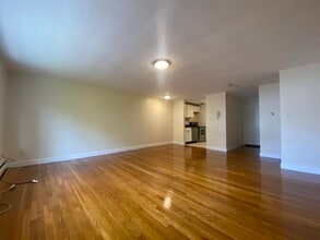 216 Kent St, Unit 23 in Brookline, MA - Foto de edificio - Building Photo